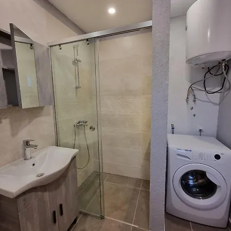 Aapartment, *