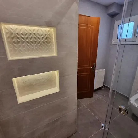 Aapartment, Apartament Néa Péramos
