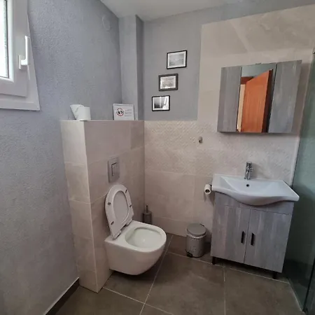 Aapartment, * Néa Péramos